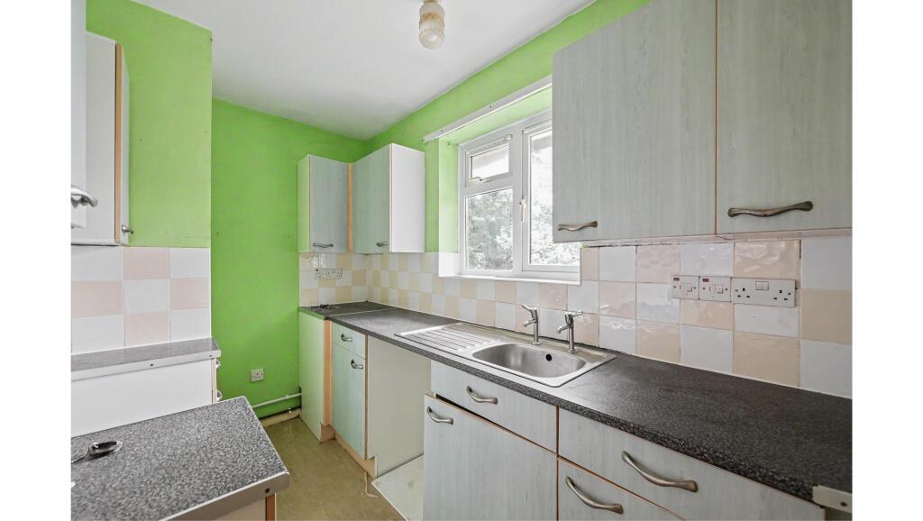 31 Talbot Close, Newbury, Berkshire, RG14 - View 3