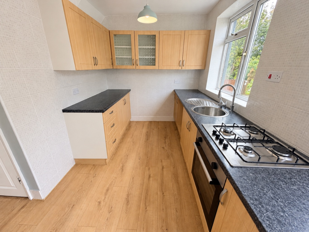 House in Luton - View 3