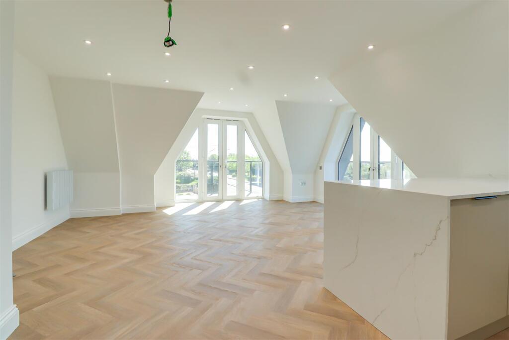 Apartment in Castle Point, Hadleigh - View 3