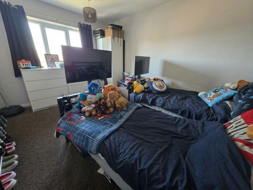 House in Nuneaton and Bedworth, Warwickshire - View 5