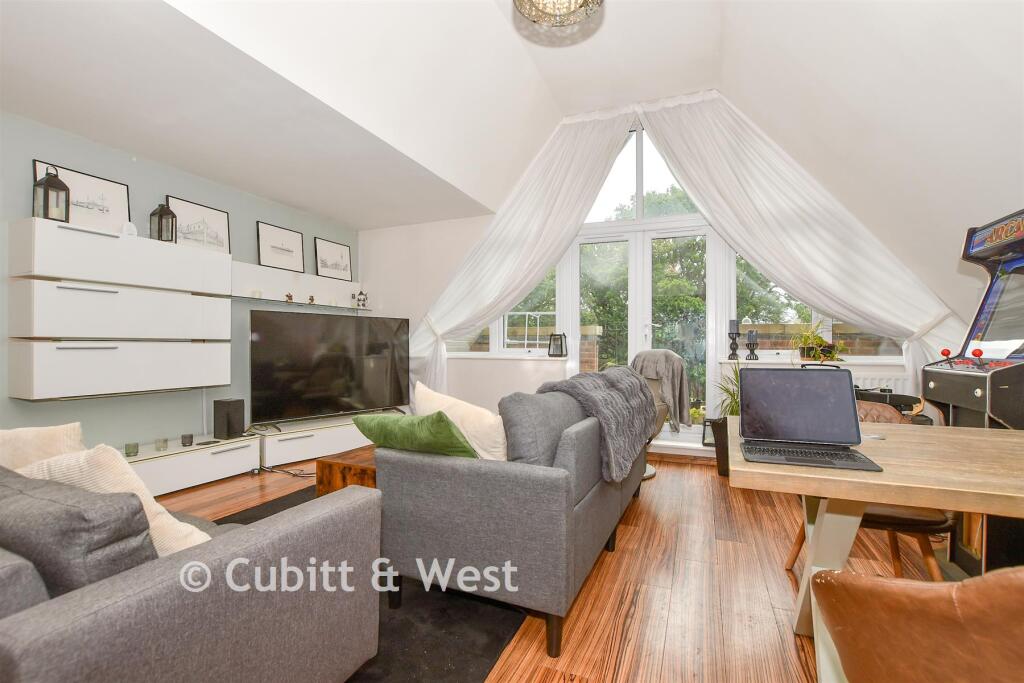 Apartment in Redhill - View 2