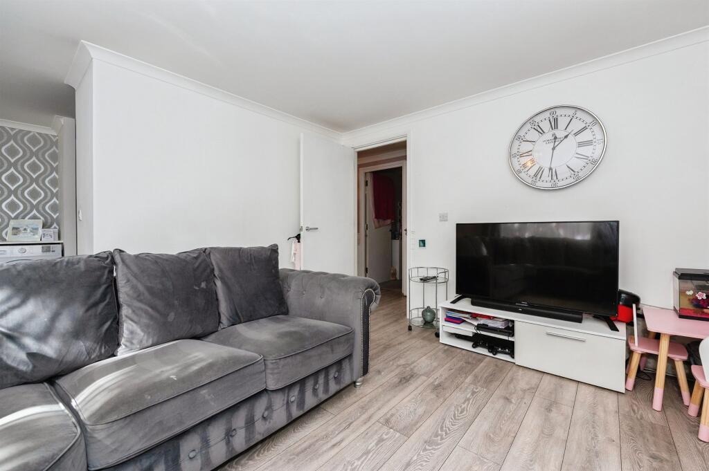 Apartment in Thurrock, Essex - View 4
