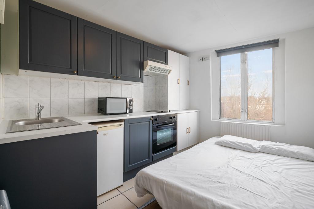 Studio flat for rent