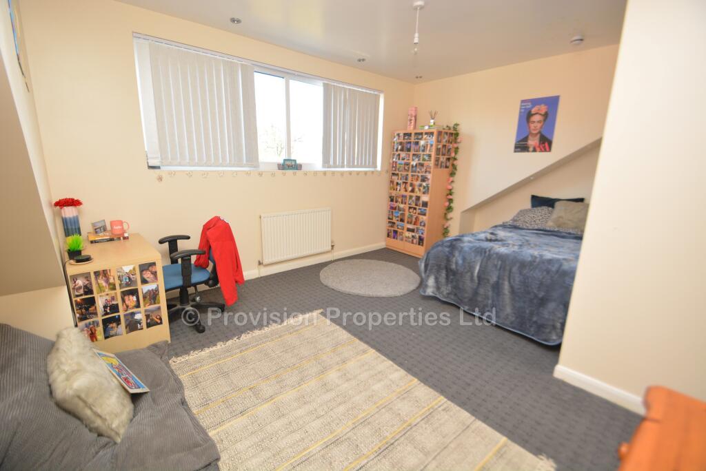 6 bedroom terraced house for rent