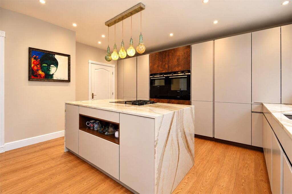 Wychwood Close, Upton, Wirral photo 4
