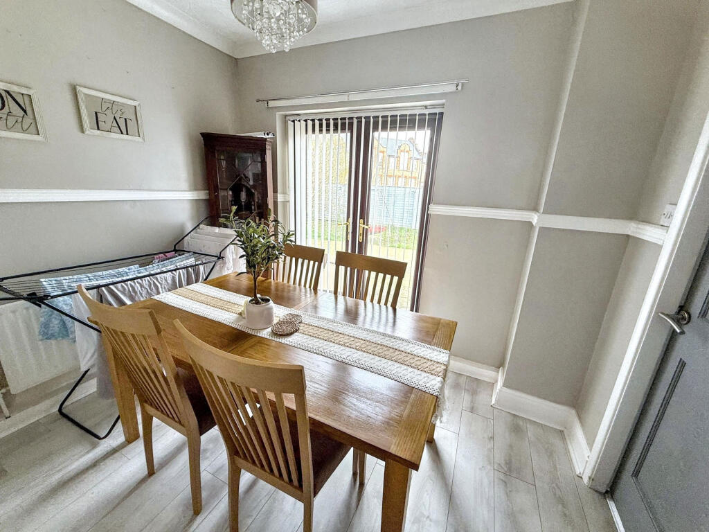 Liverton Avenue, Acklam, Middlesbrough, North Yorkshire, TS5 4ES photo 3