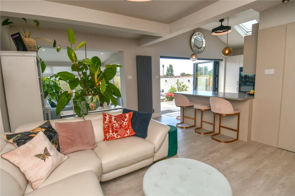 House in Wirral, Liverpool City Region - View 5