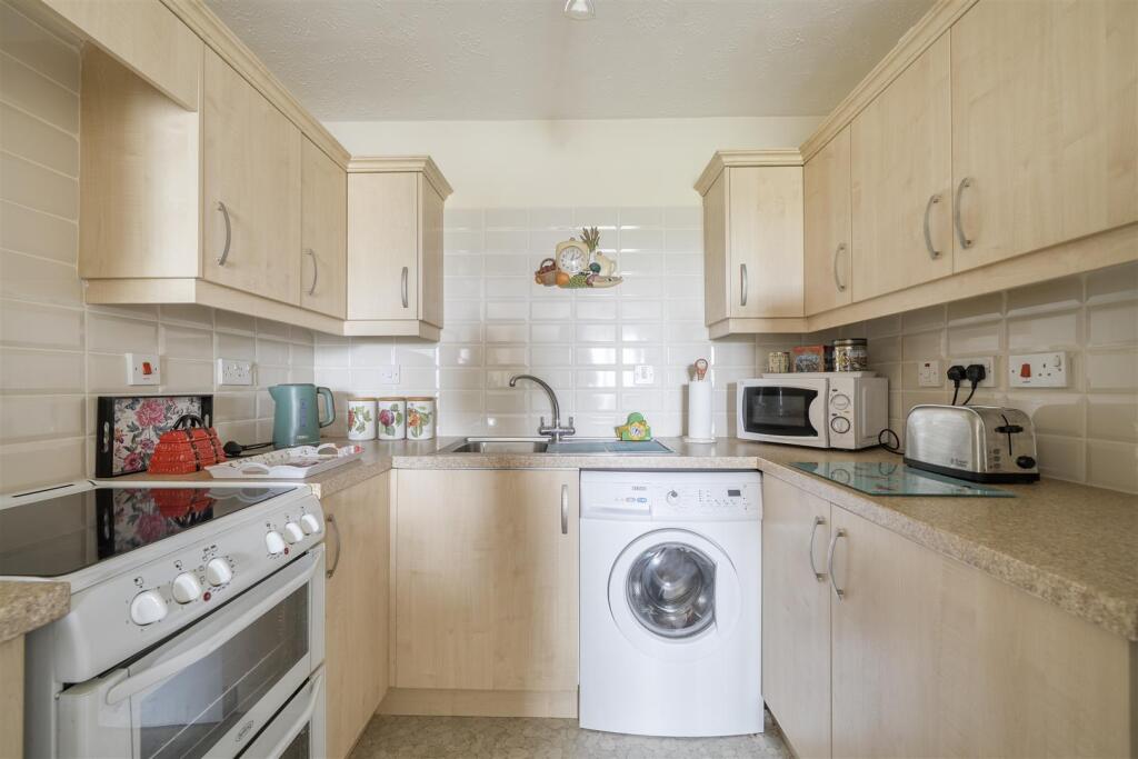 Cedar House, Great Boughton, Chester, Cheshire photo 4