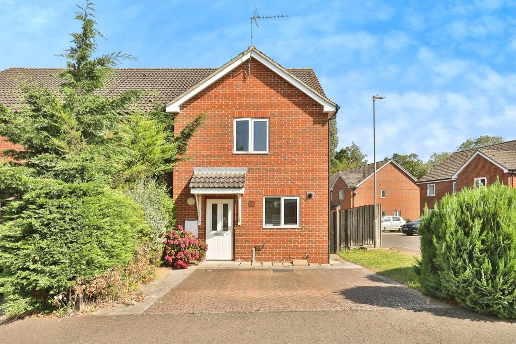 3-bed terraced on Akrotiri Square, Watton, Thetford, £100,000