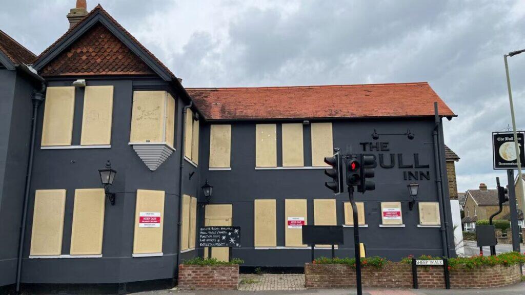 Main image of property: The Bull Inn, Shepperton, Surrey, TW17