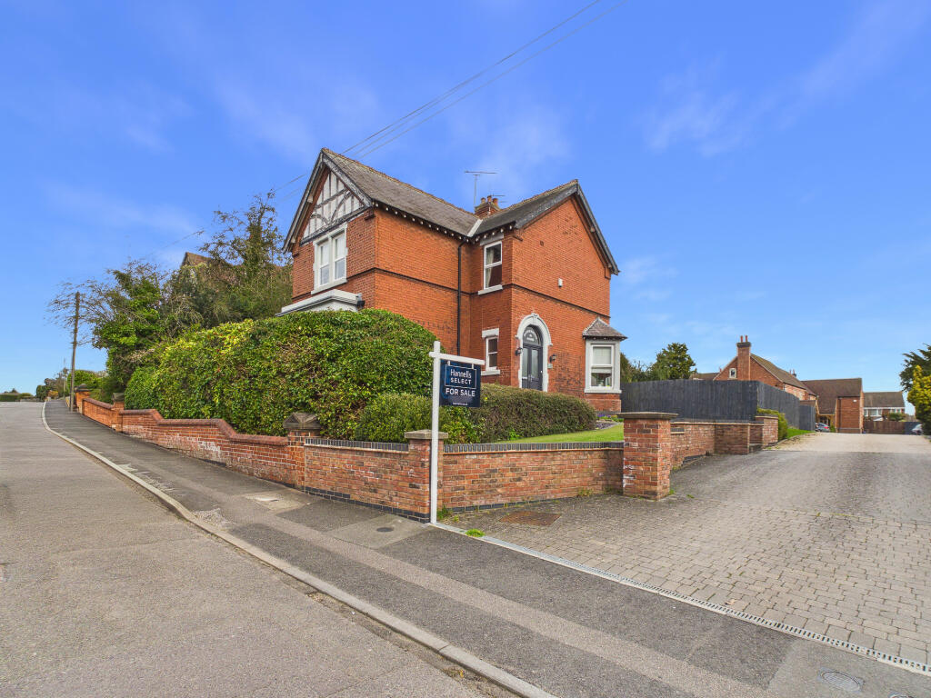 4-bed detached on Derby Road, Melbourne, £850,000