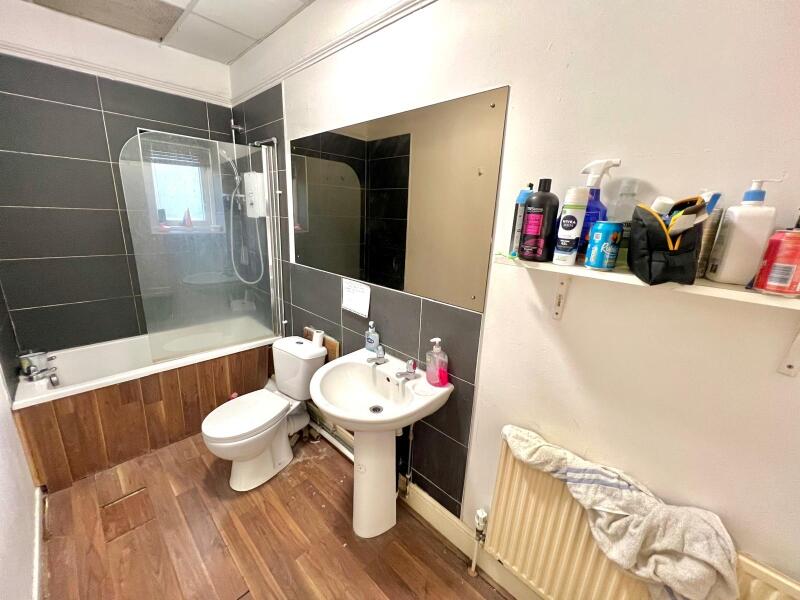 House in Leeds, West Yorkshire - More