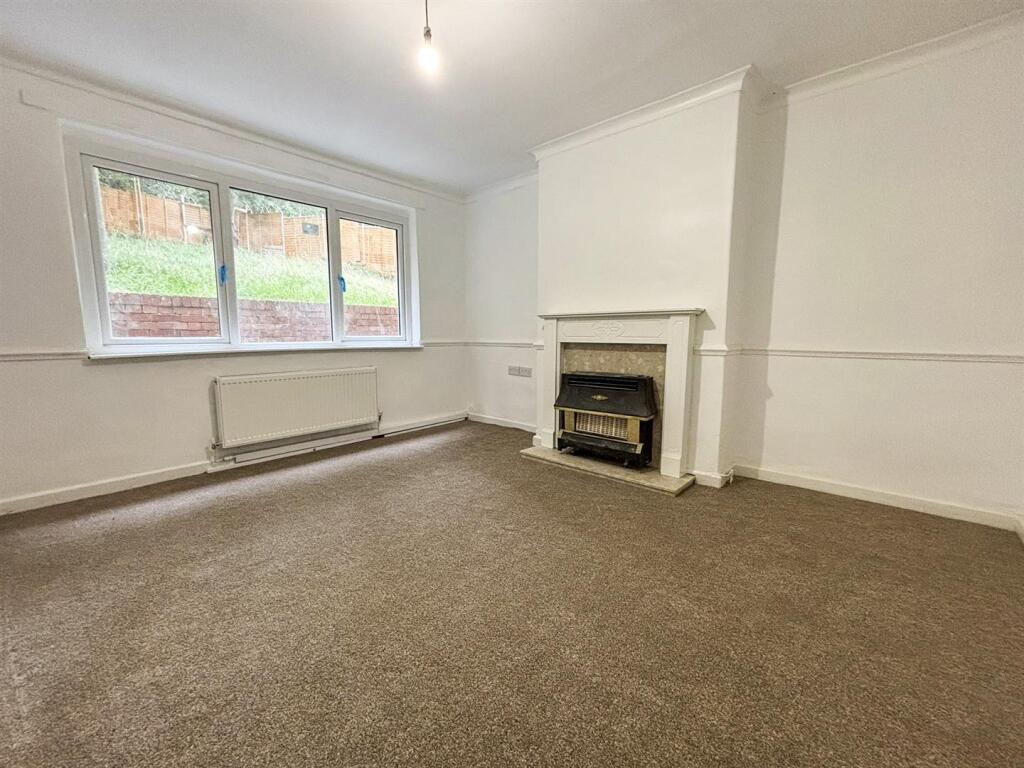 West Royd Drive, Shipley, BD18 1HN photo 3