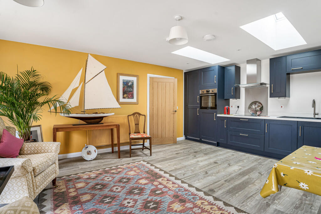 House in Gloucester - View 3