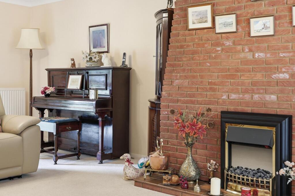 House in East Suffolk, Martlesham Heath, Martlesham - More