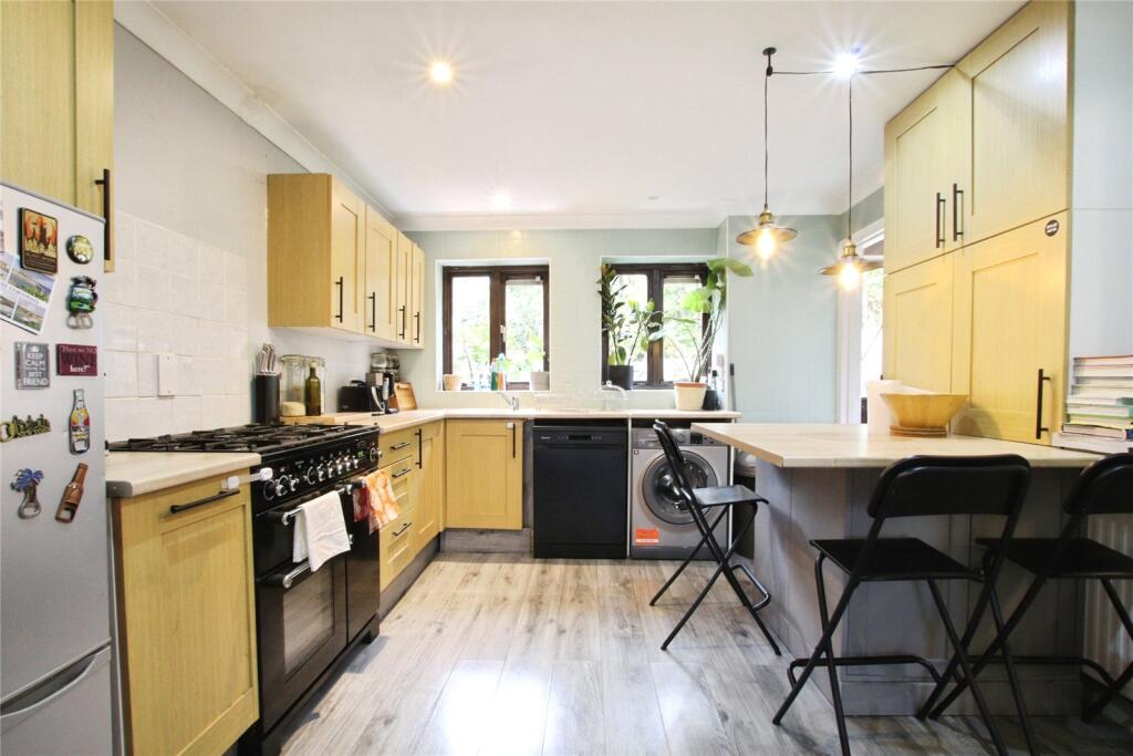 Southwick Court, Forest Park, Bracknell, RG12 - View 2