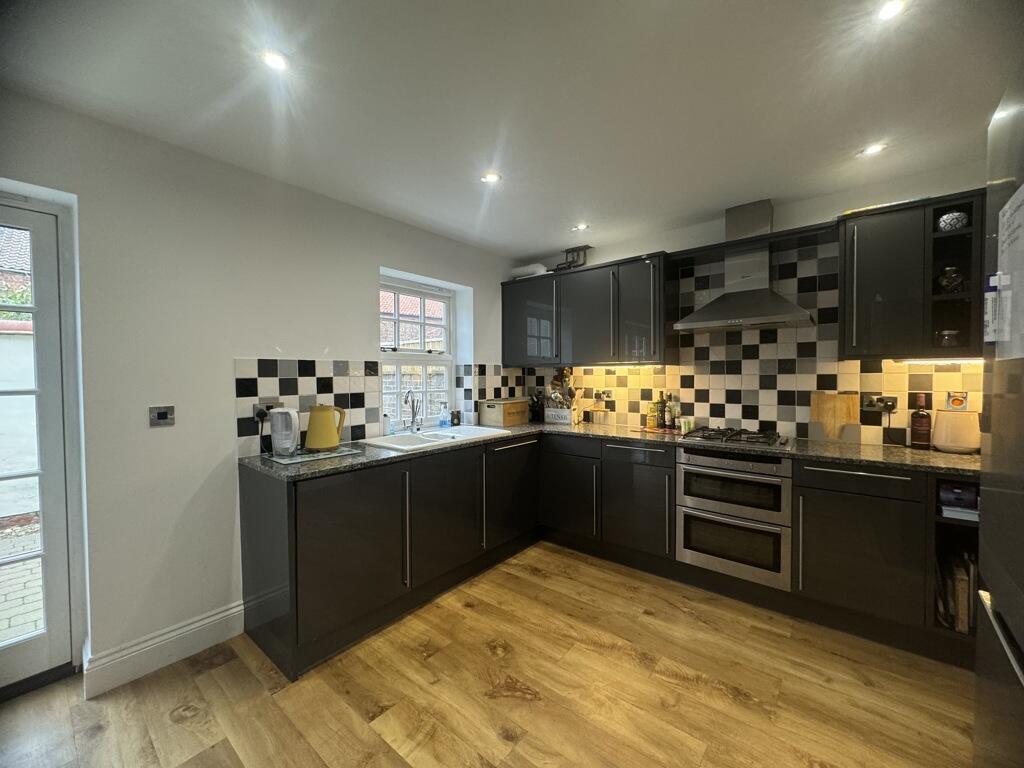 2A Priestgate, Barton-upon-humber, Lincolnshire, DN18 photo 2