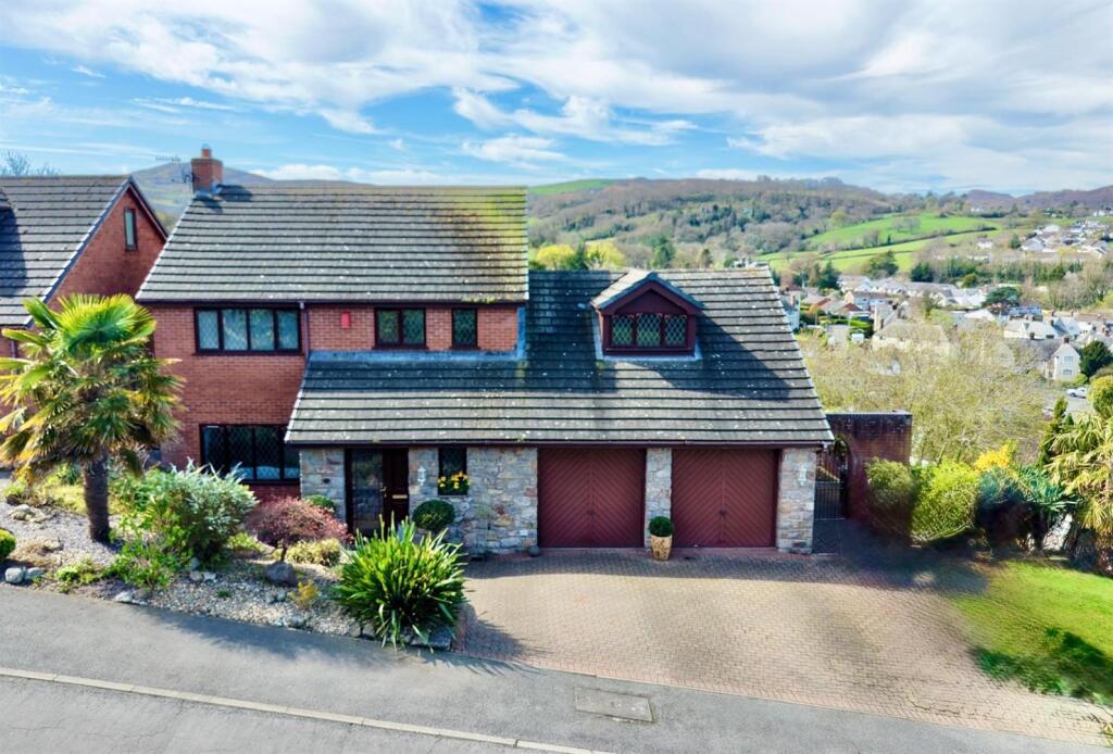 4-bed detached on Bryn Seiri Road, Conwy, £570,000