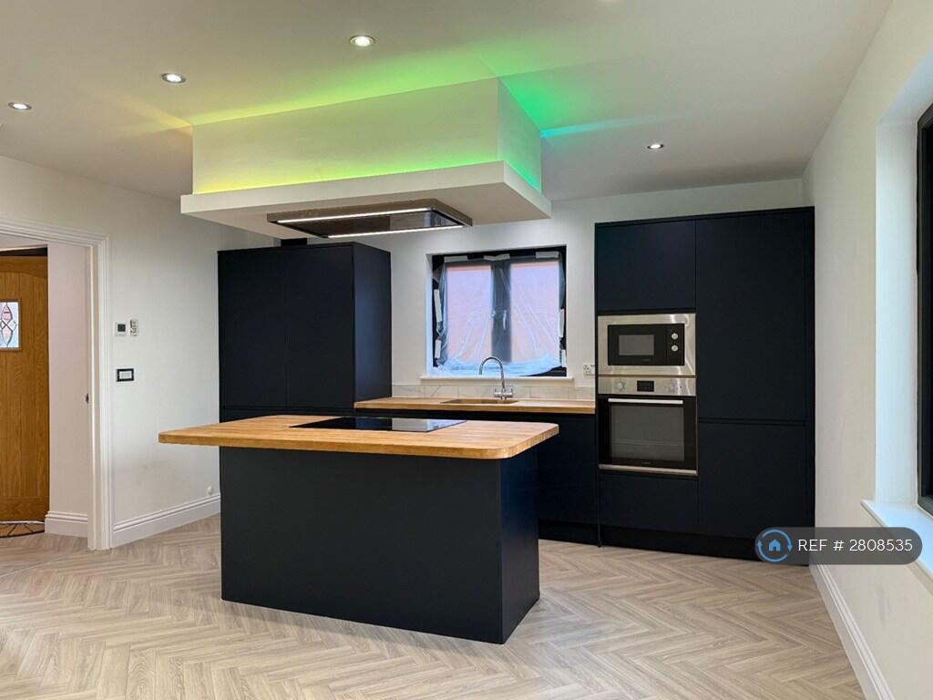 Main image of property: High St, Maldon, CM9