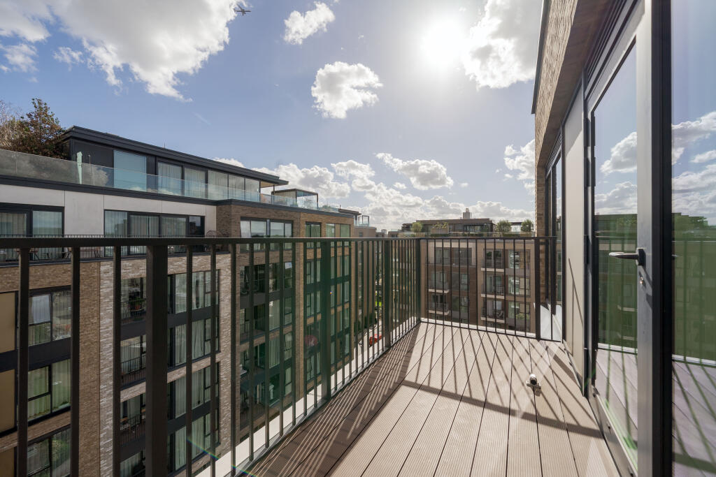 Lockgate Road, London, SW6 photo 4