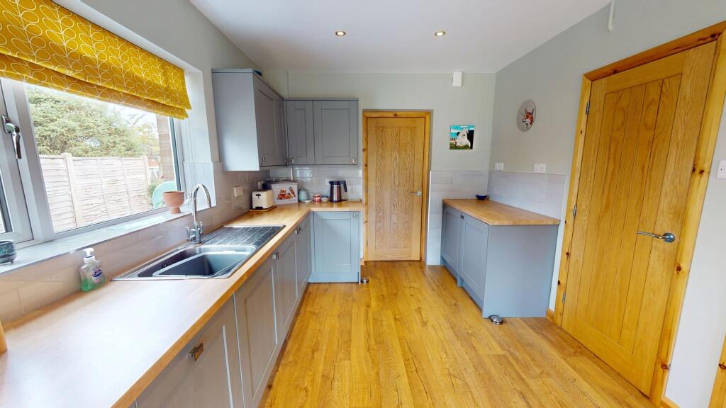 Keele Road, Newcastle, ST5 - More