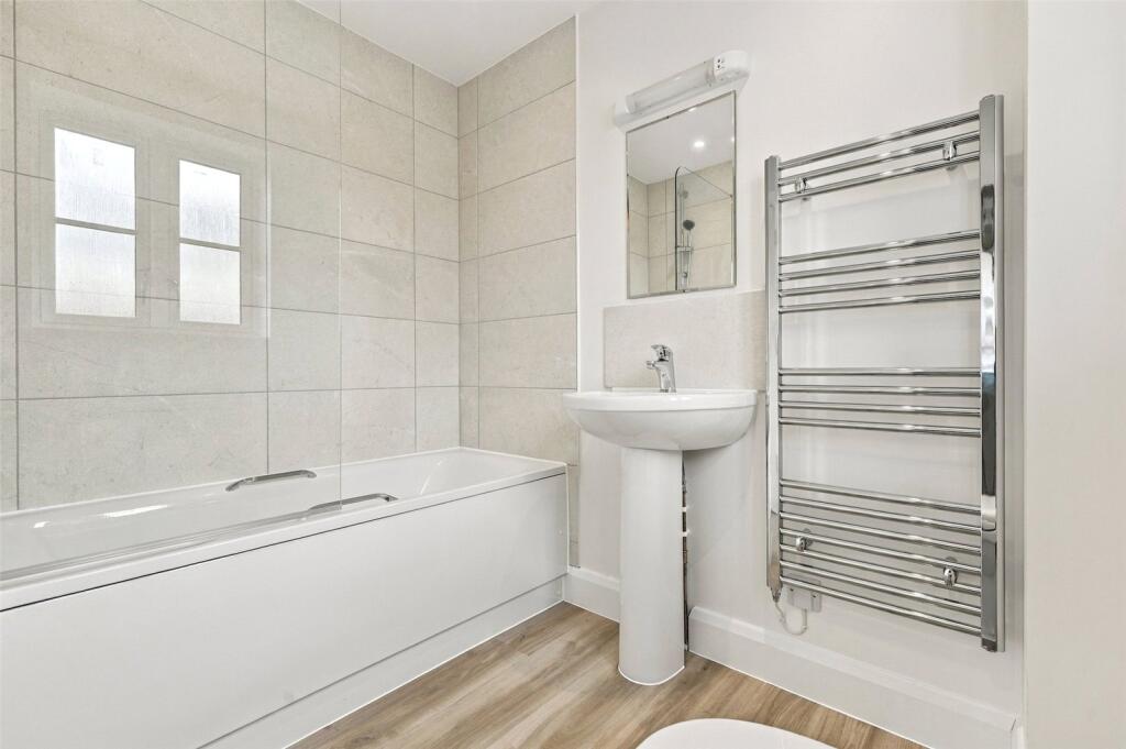 House in East Hertfordshire, Bishop's Stortford - More