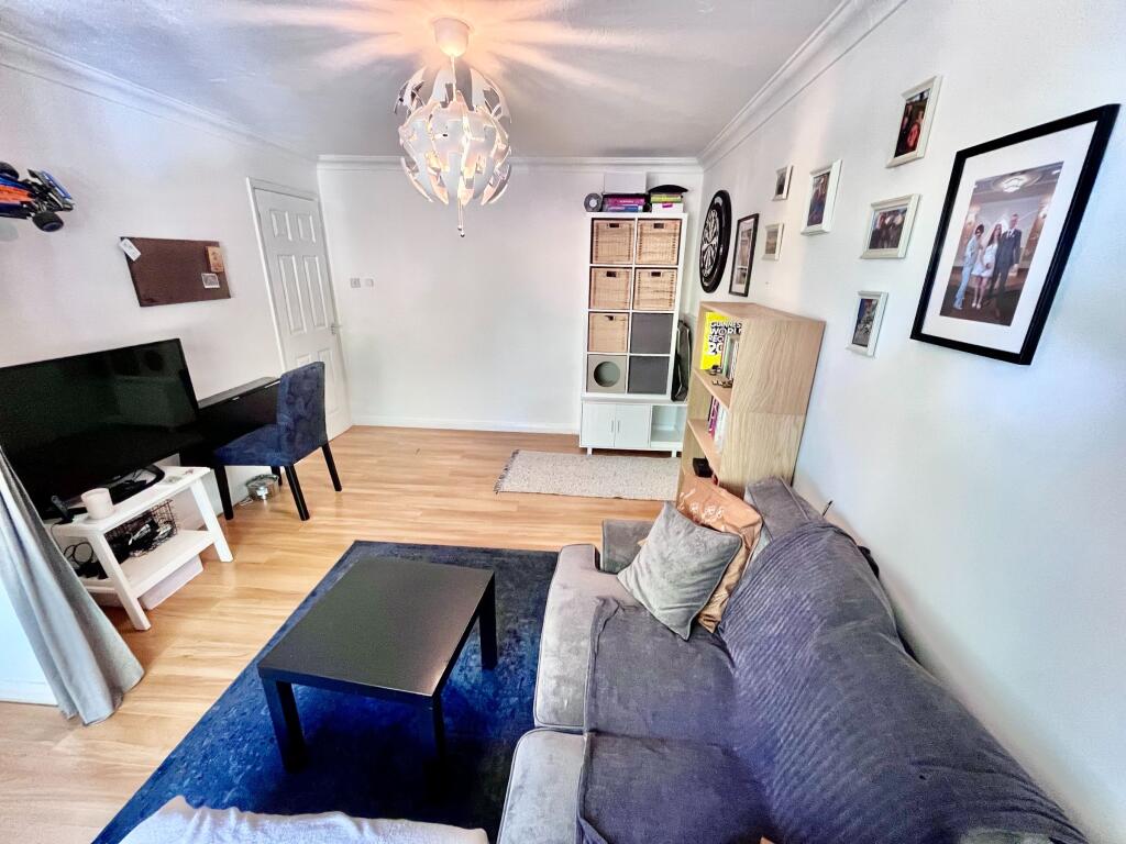 Apartment in Milton Keynes, Furzton - More