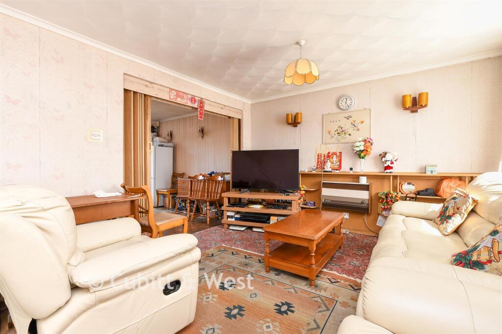 House in Reigate and Banstead, Surrey - View 3