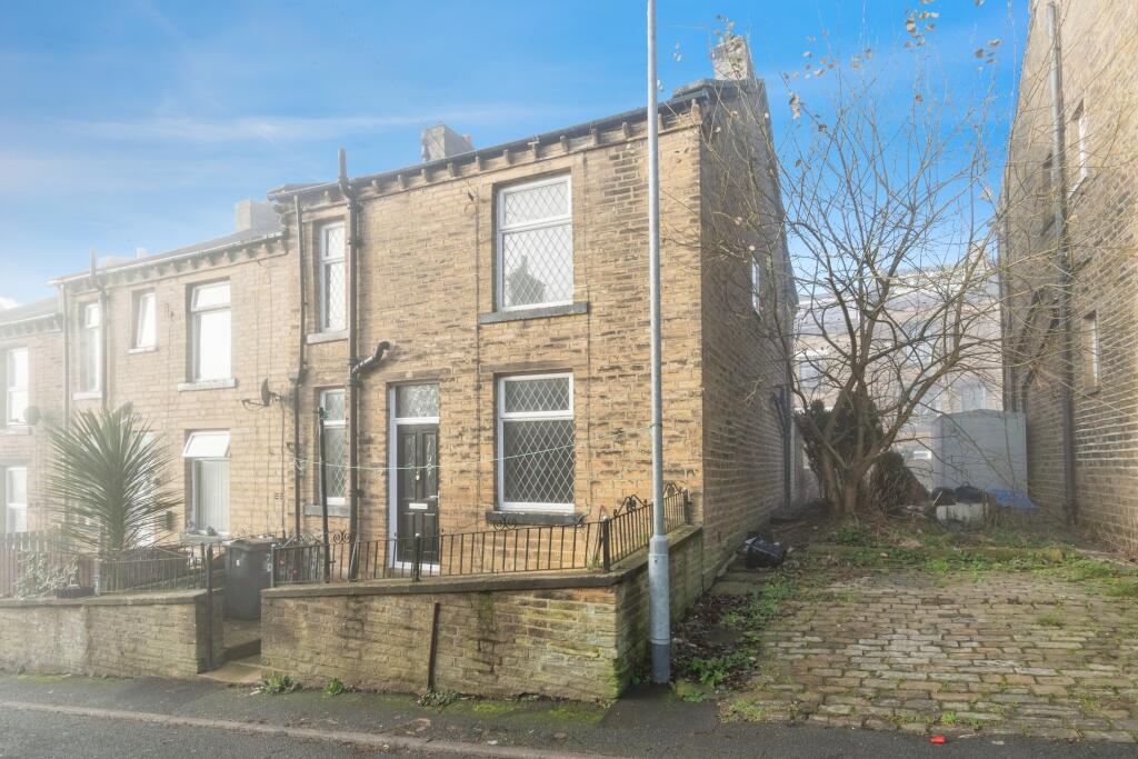 House in Bradford, West Yorkshire - View 2