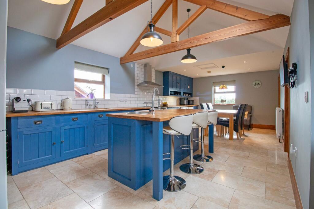 House in West Lindsey, Stow - View 5