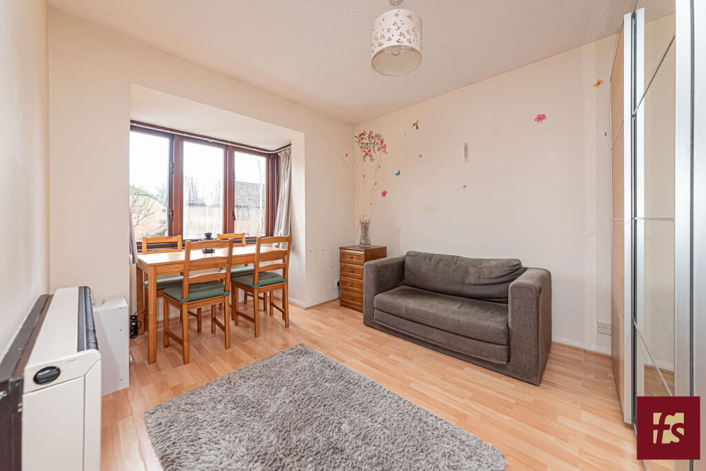 Wentworth Close, Crowthorne, RG45 6UL photo 2