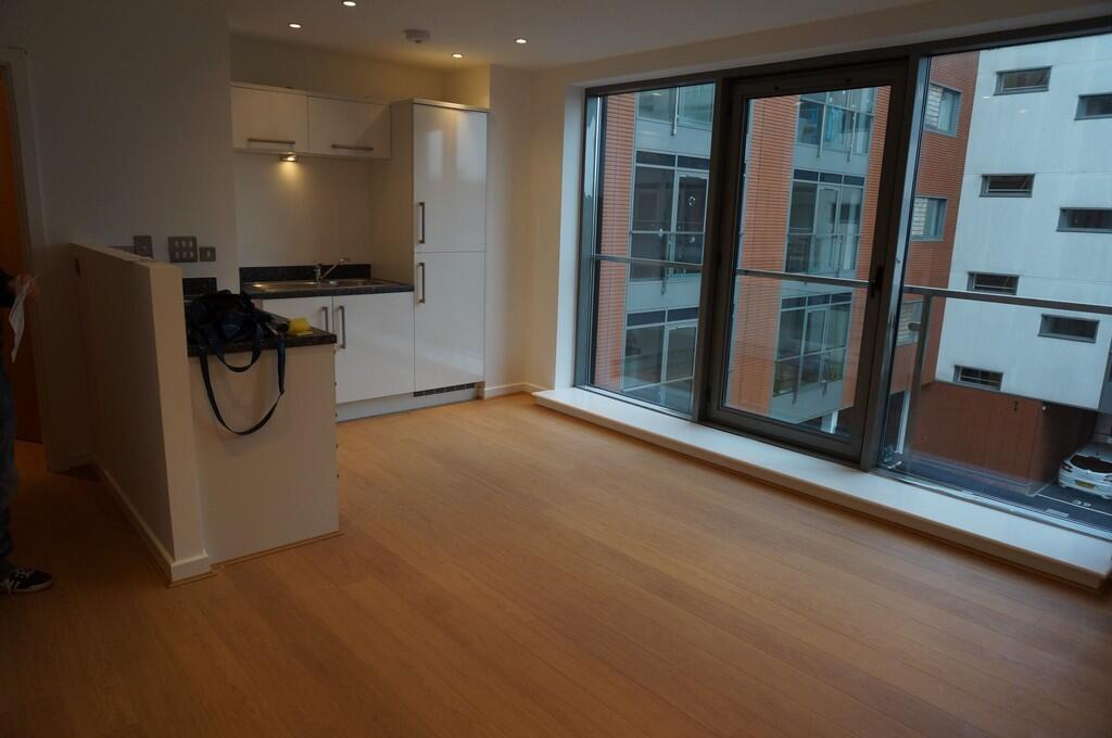 Apartment in Milton Keynes, Bedford - View 3