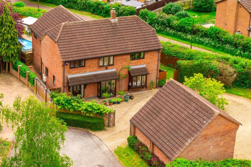 Main image of property: Wellhayes, Great Linford, Milton Keynes, Buckinghamshire, MK14