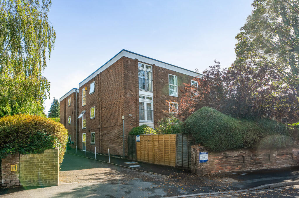 2-bed flat on Northlands Road, Southampton, Hampshire, SO15, £220,000