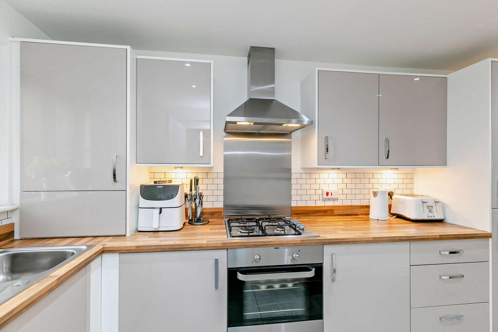 Park Way, Castleford, West Yorkshire, Wakefield, WF10 1BU photo 4