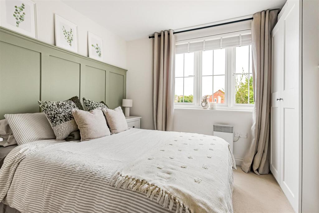 Apartment in East Hertfordshire, Hertford - View 4