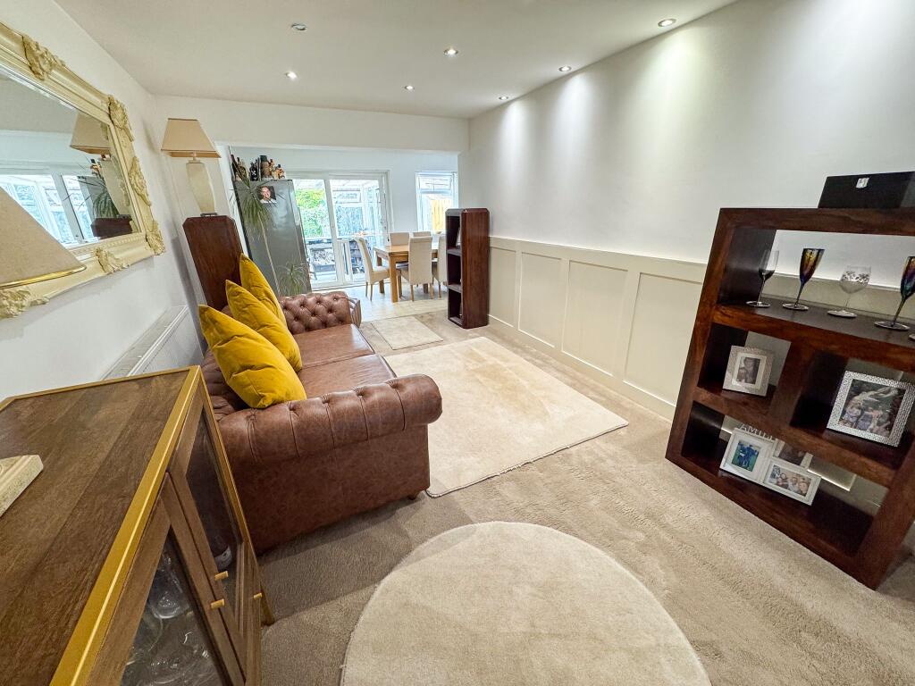 Nailsea Court, Sully, Penarth photo 4