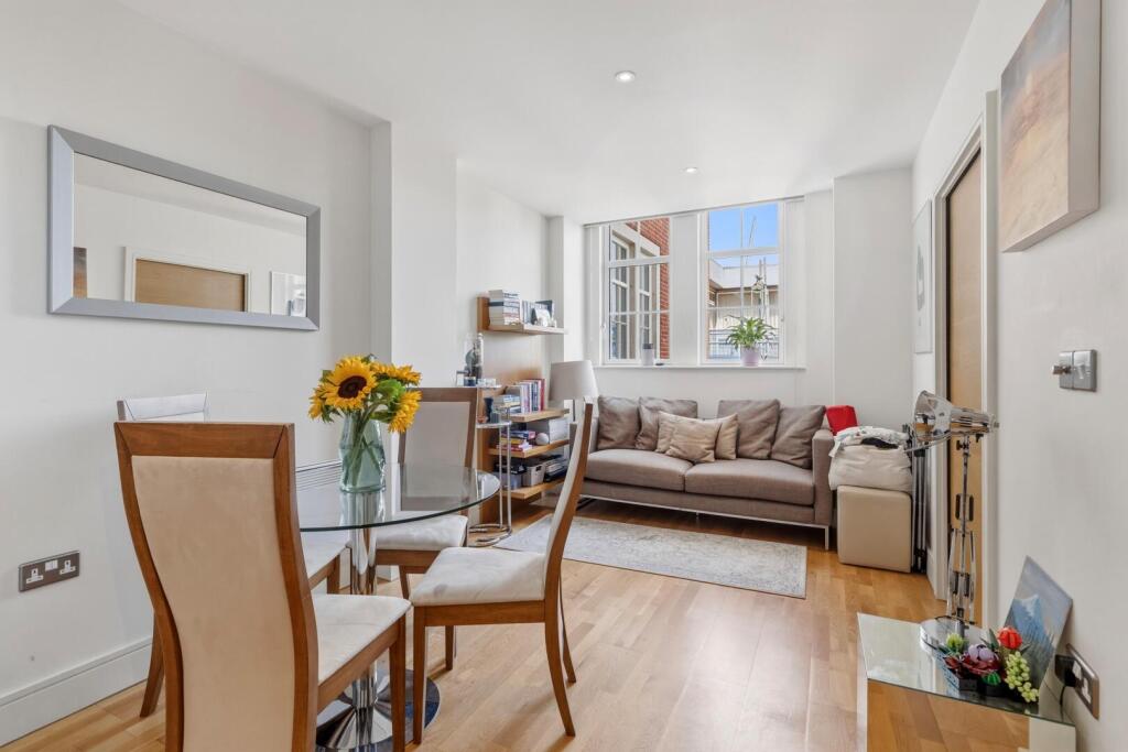 Apartment in London - More