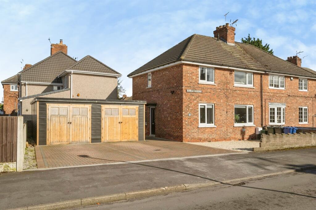 Main image of property: Dunelm Crescent, Moorends, Doncaster