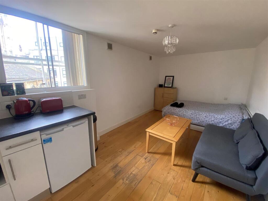 Apartment in Bristol - View 5