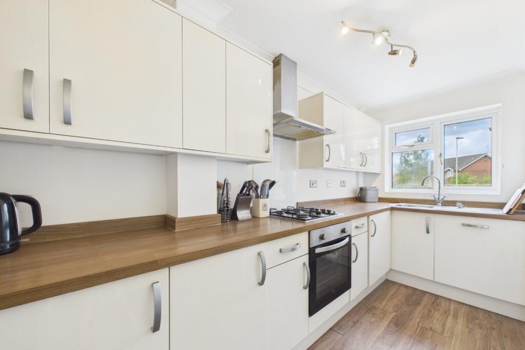 House in Hart, Moulsham Green, Yateley - View 3