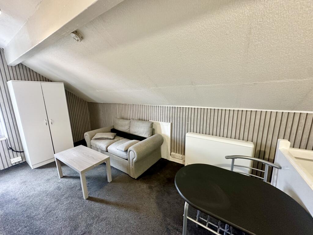Apartment in Leeds, West Yorkshire - View 3