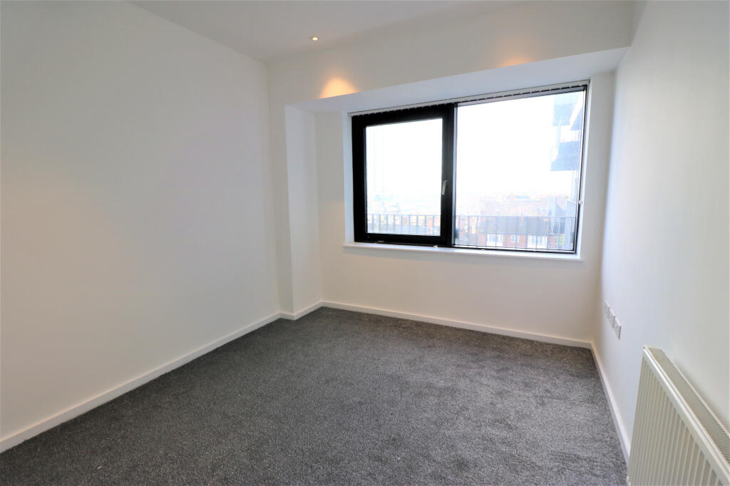 Apartment in London, Newbury Park - View 5