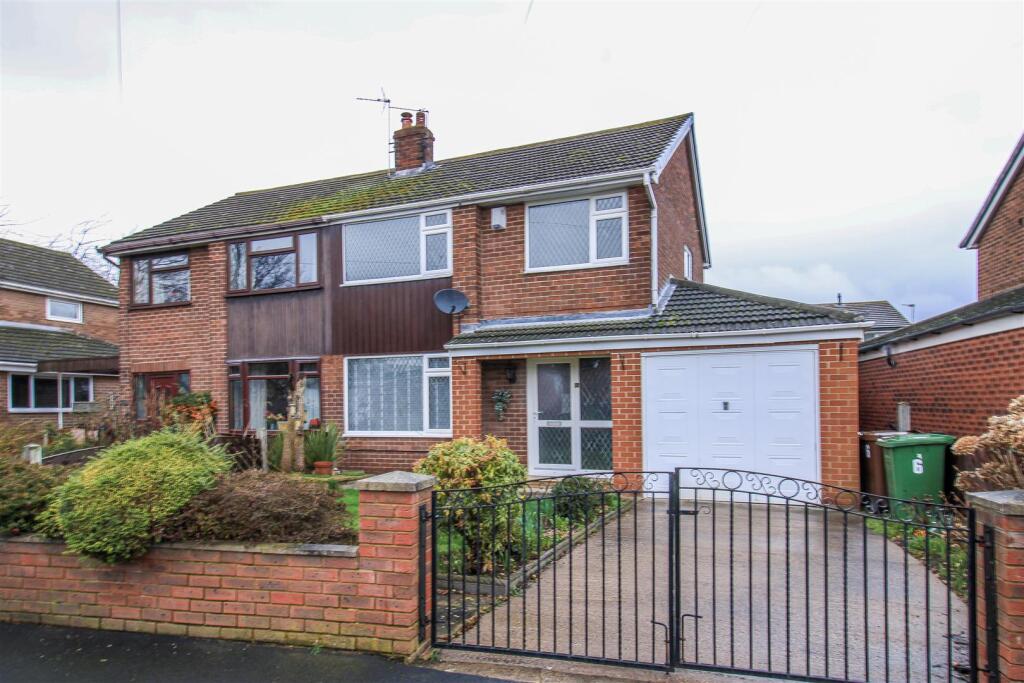 Main image of property: Oakwood Close, Altofts, Normanton
