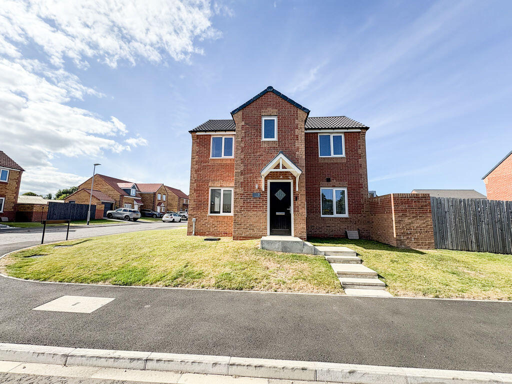 3-bed semi-detached on Bates Avenue, Blyth, £170,000