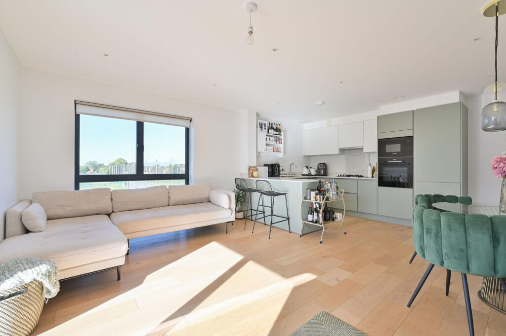 Apartment in Watford - View 4