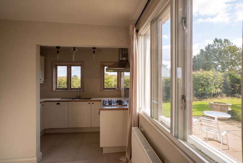 House in Stratford-on-Avon, Stratford-upon-Avon - More