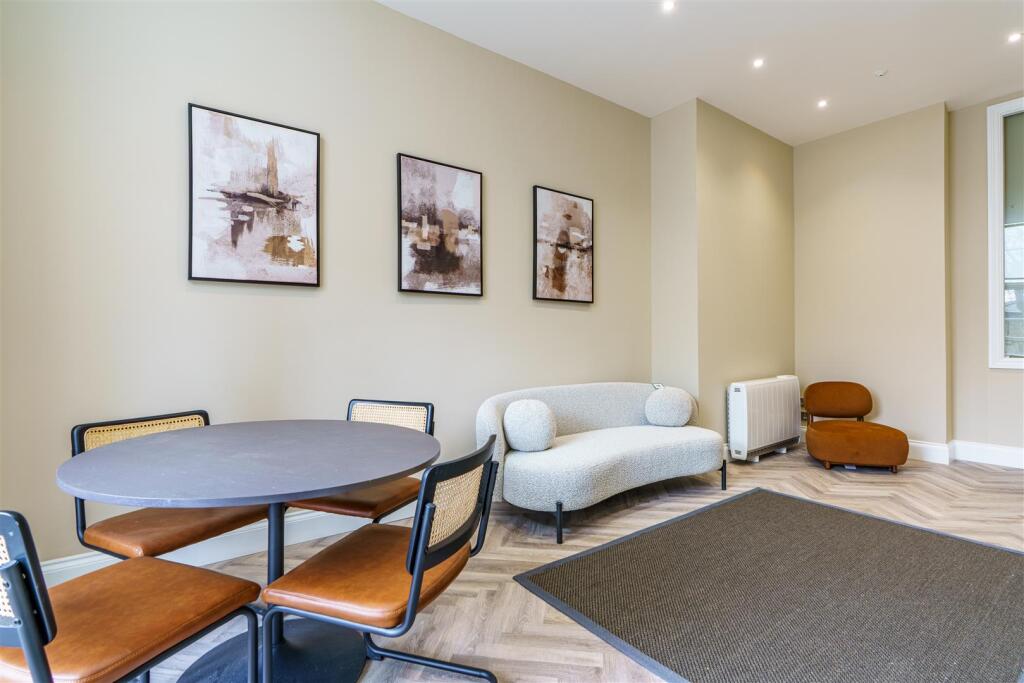 Apartment in Newcastle upon Tyne - View 3
