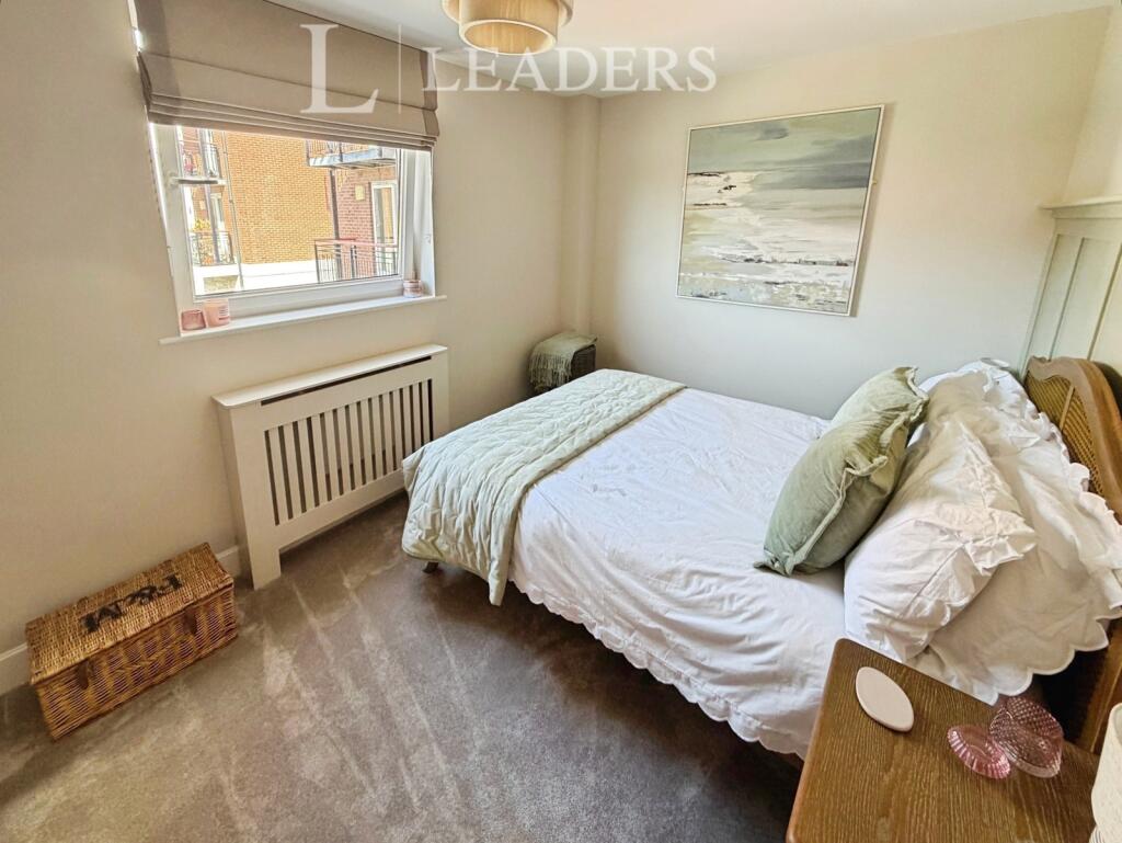 Apartment in Portsmouth - More