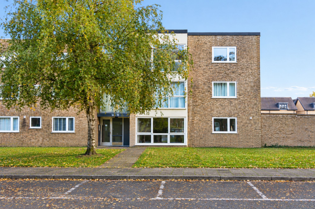 2-bed flat on The Spinney, Watford, WD17, £340,000
